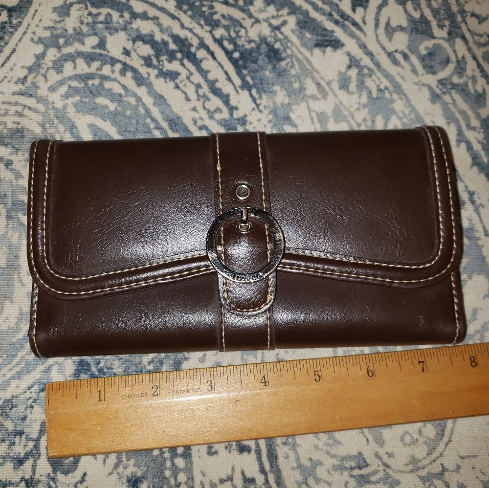 ❤️SOLD!❤️Wallet Liz & Co brown